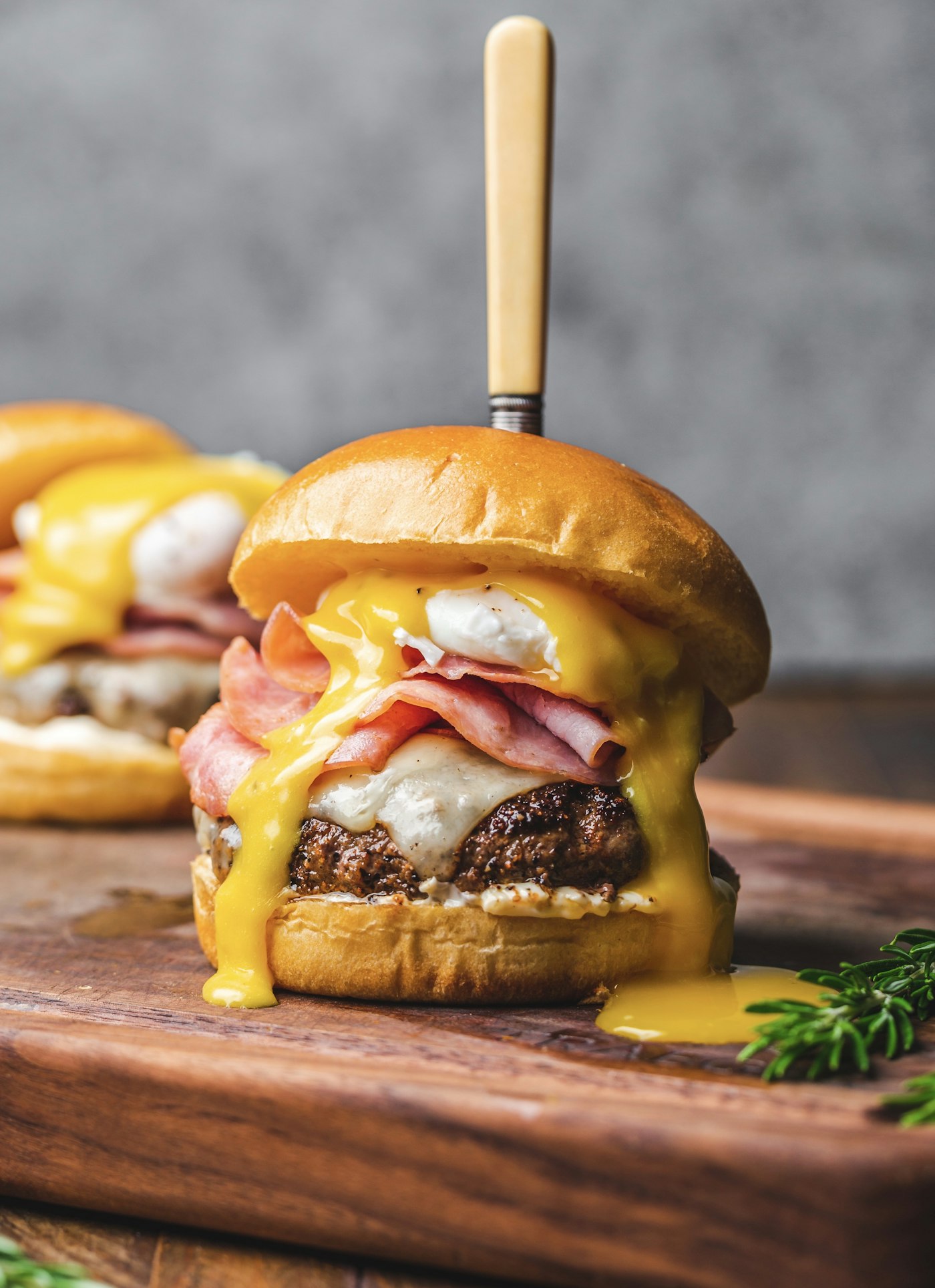 Combo Brasa com dois hamb&uacute;rgueres